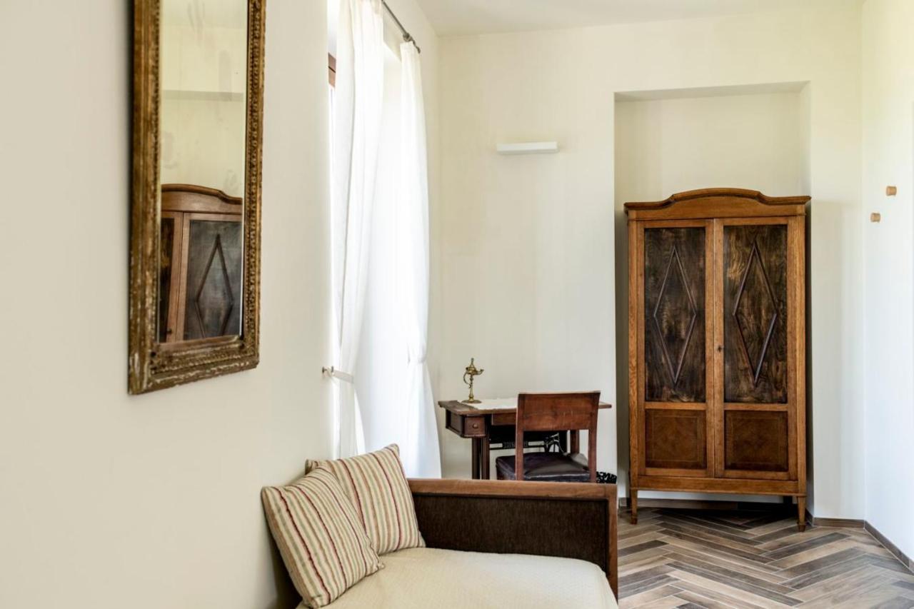 Le Vecchie Persiane - Bed & Breakfast Diano dʼAlba Buitenkant foto