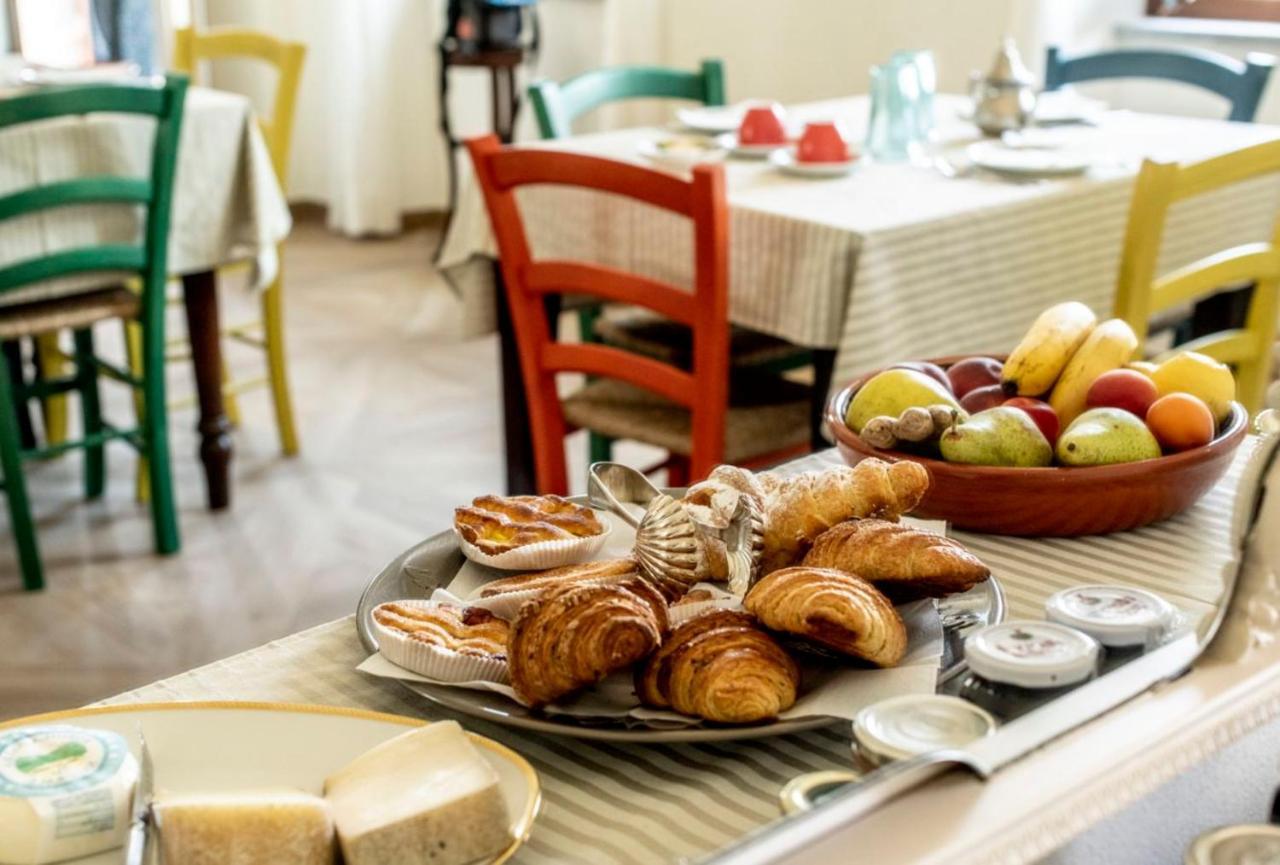 Le Vecchie Persiane - Bed & Breakfast Diano dʼAlba Buitenkant foto
