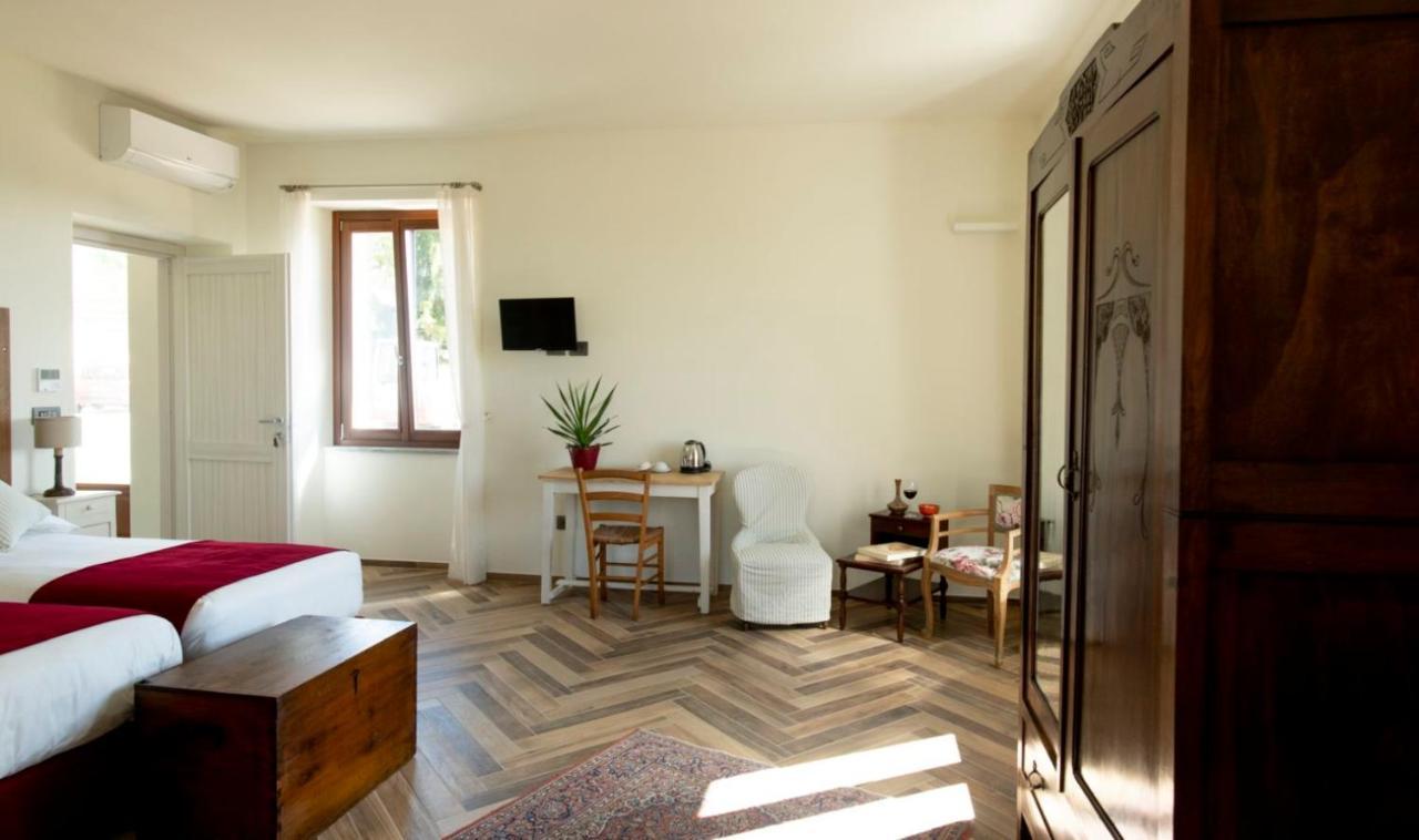 Le Vecchie Persiane - Bed & Breakfast Diano dʼAlba Buitenkant foto