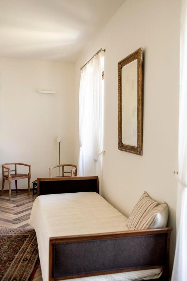 Le Vecchie Persiane - Bed & Breakfast Diano dʼAlba Buitenkant foto